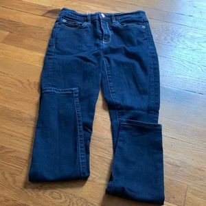 GAP true skinny dark wash jeans size 26R! 🤩